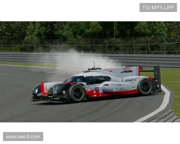 致命失控!赛车时速 200 公里飞出场外,观众尖叫逃命瞬间曝光